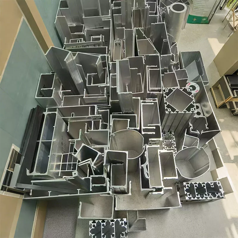 Hoe verhouden aluminiumprofielen zich tot staal in termen van sterkte en gewicht?